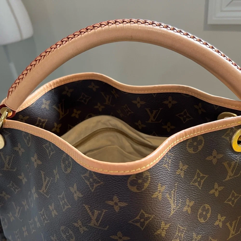 Louis Vuitton Tan Monogram Shoulder Bag - Picture 5 of 7